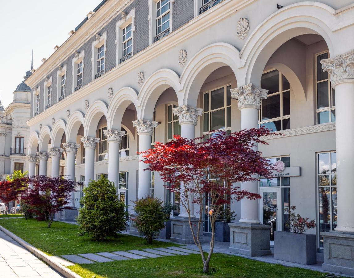 Le Port Boutique Apart Hotel Batoemi Buitenkant foto