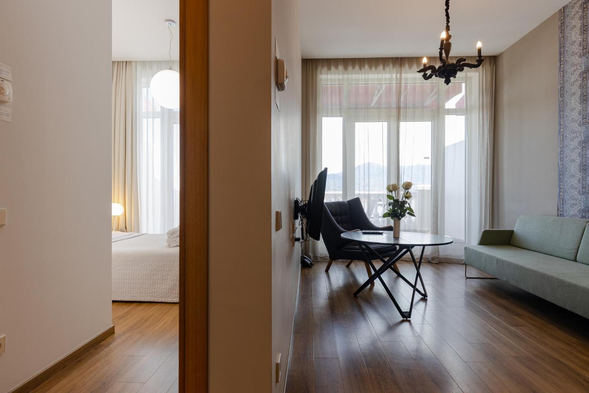 Le Port Boutique Apart Hotel Batoemi Buitenkant foto