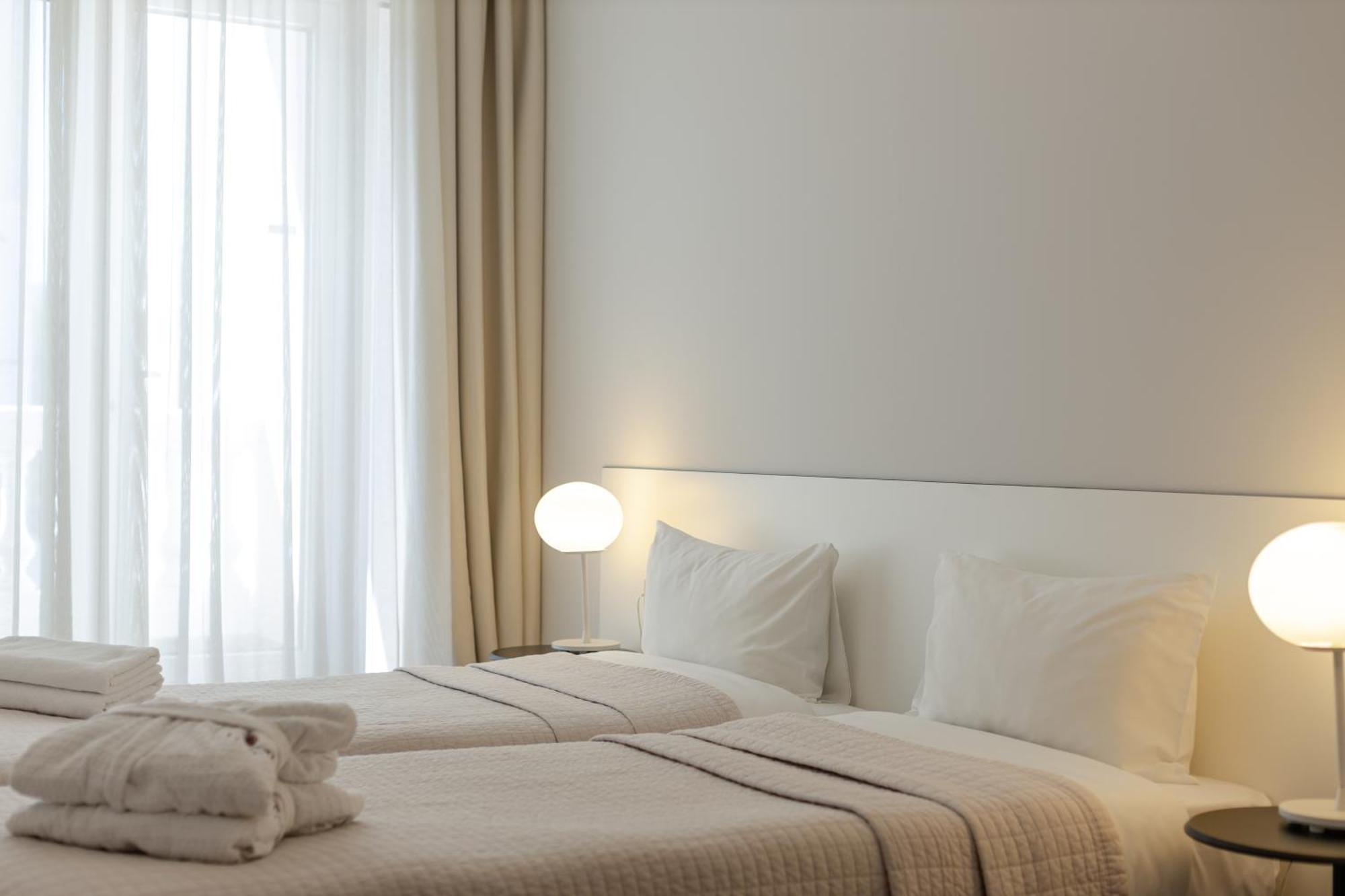 Le Port Boutique Apart Hotel Batoemi Buitenkant foto