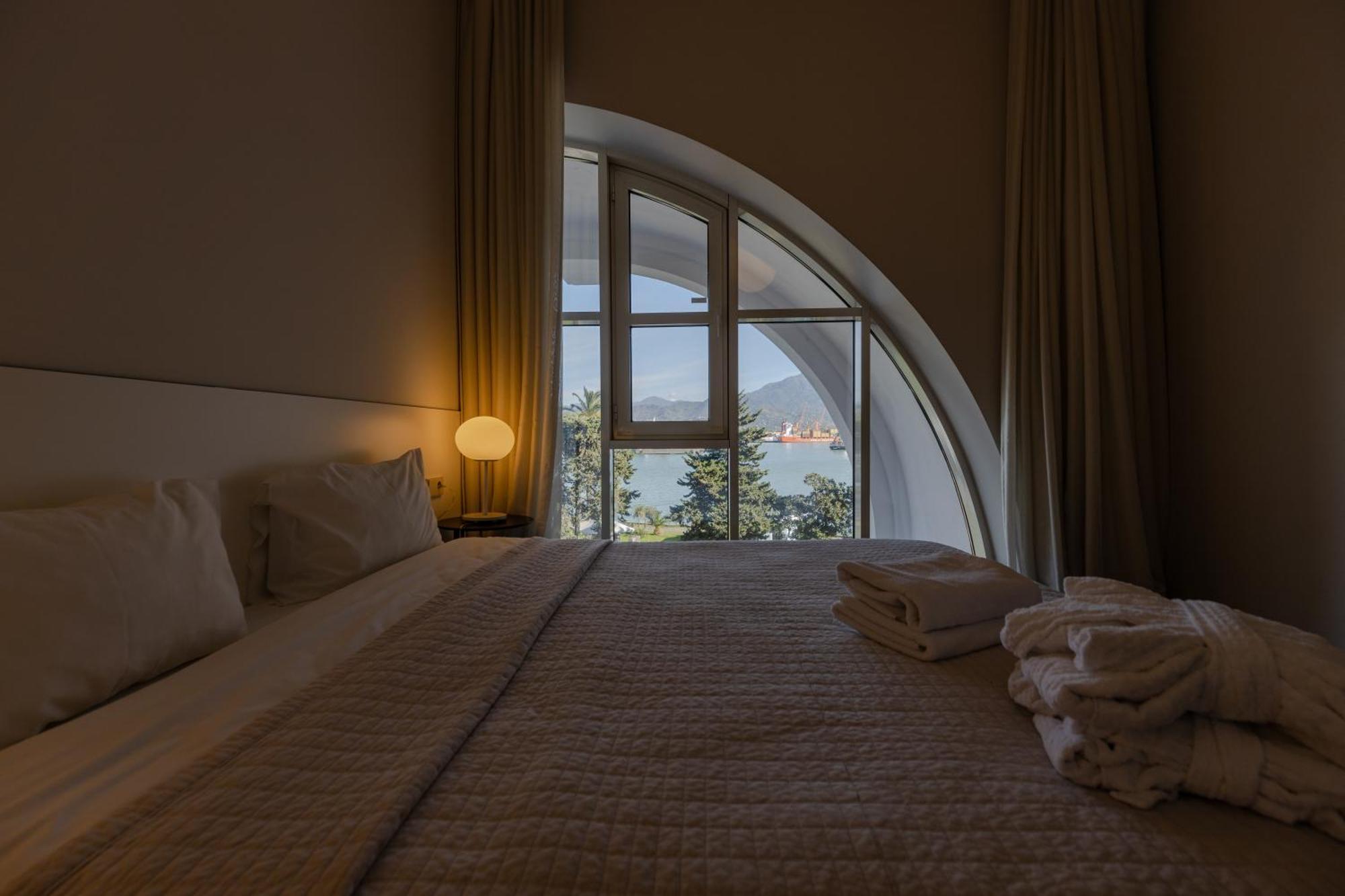 Le Port Boutique Apart Hotel Batoemi Buitenkant foto