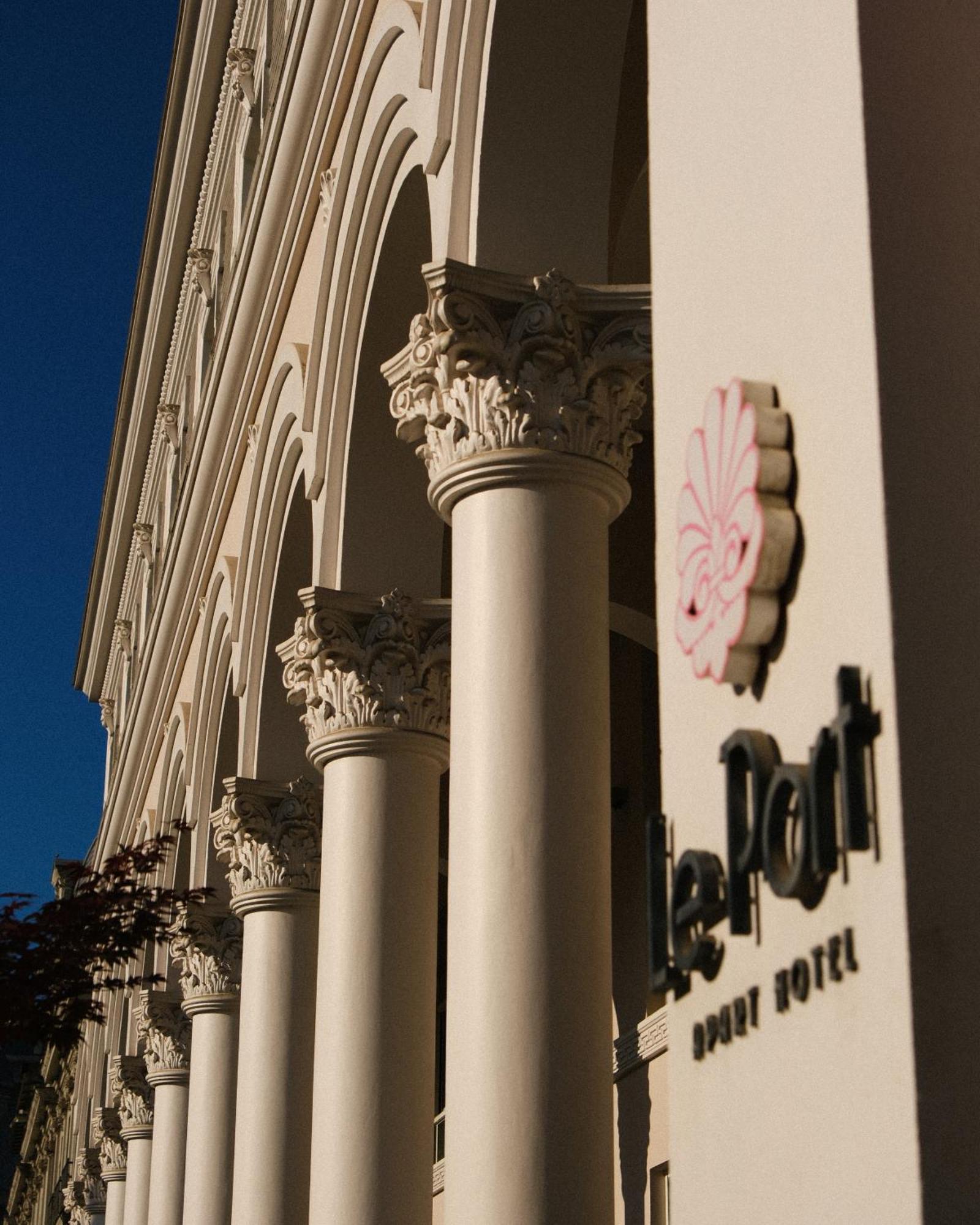Le Port Boutique Apart Hotel Batoemi Buitenkant foto